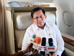 Myanmar’s Acting President and SSPC Chairman Answers Media Questions Aboard Flight Myanmar’s Acting President and SSPC Chairman Answers Media Questions Aboard Flight