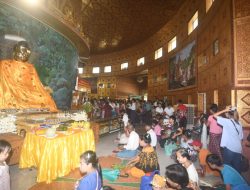 Pagodas Overflow with Pilgrims on Abhidhamma Day in Yangon Pagodas Overflow with Pilgrims on Abhidhamma Day in Yangon